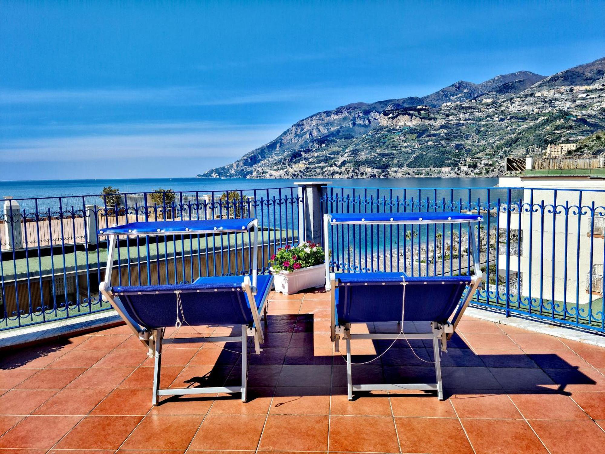 A Terrace On The Sea Apartment Maiori Exterior photo